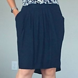 Black skirt with pockets